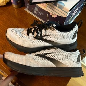 Brooks Revel 4 Woman’s size 8